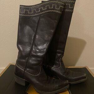 Ariat Sahara boots. Size 8.5